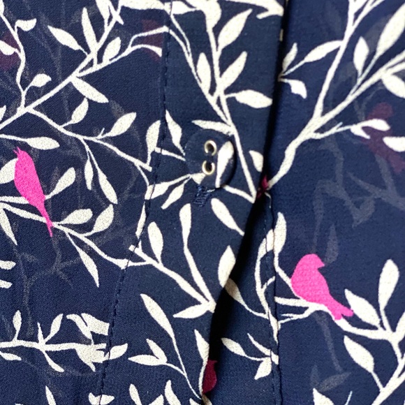 ‼️SOLD‼️ Torrid Sheer Blouse Cap Sleeve in Navy w/ White Vines & Pink Birds - Picture 8 of 10